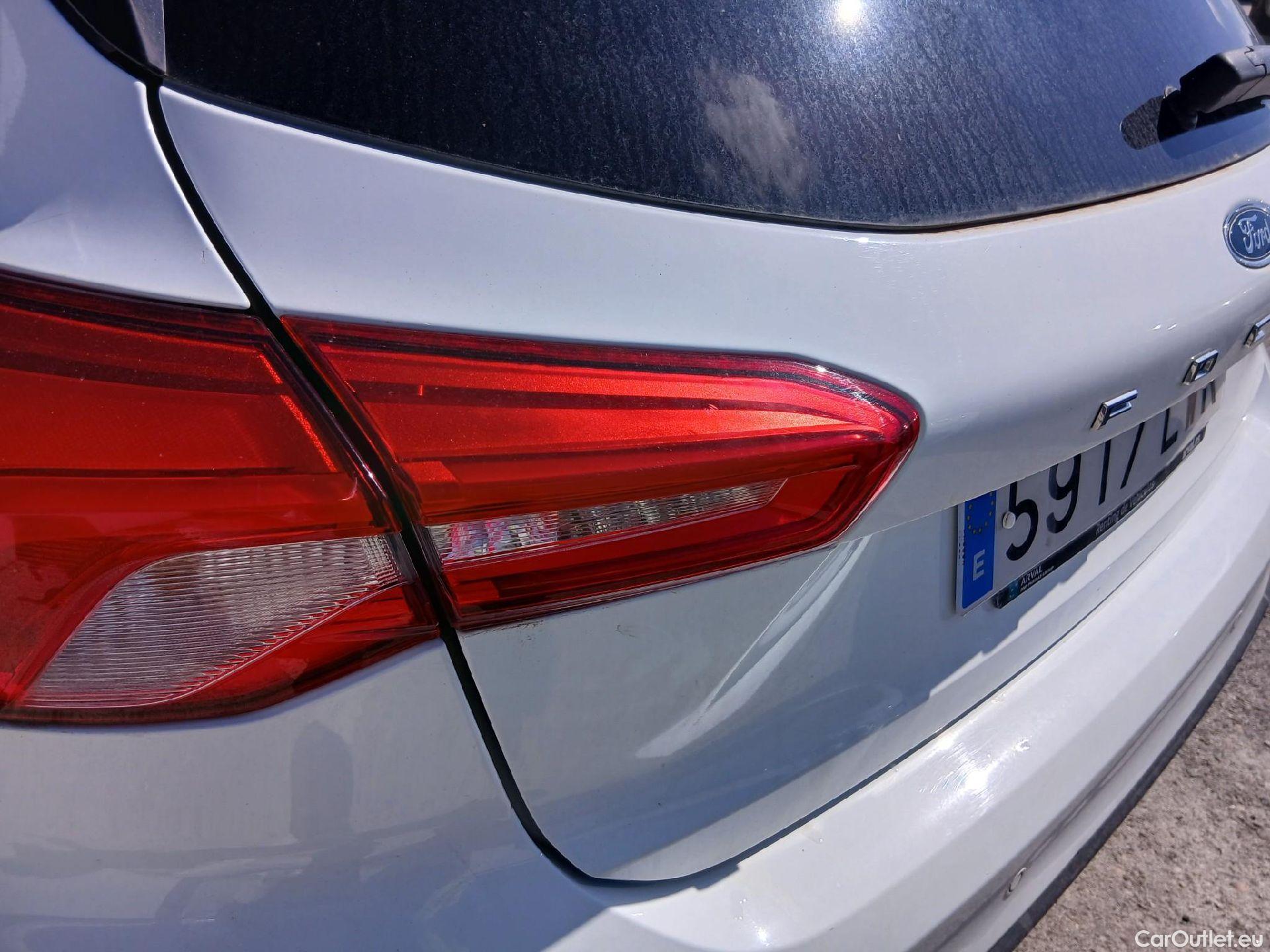  Ford  Focus FORD  / 2018 / 5P / berlina con portón 1.0 Ecoboost MHEV 92kW ST-Line #33