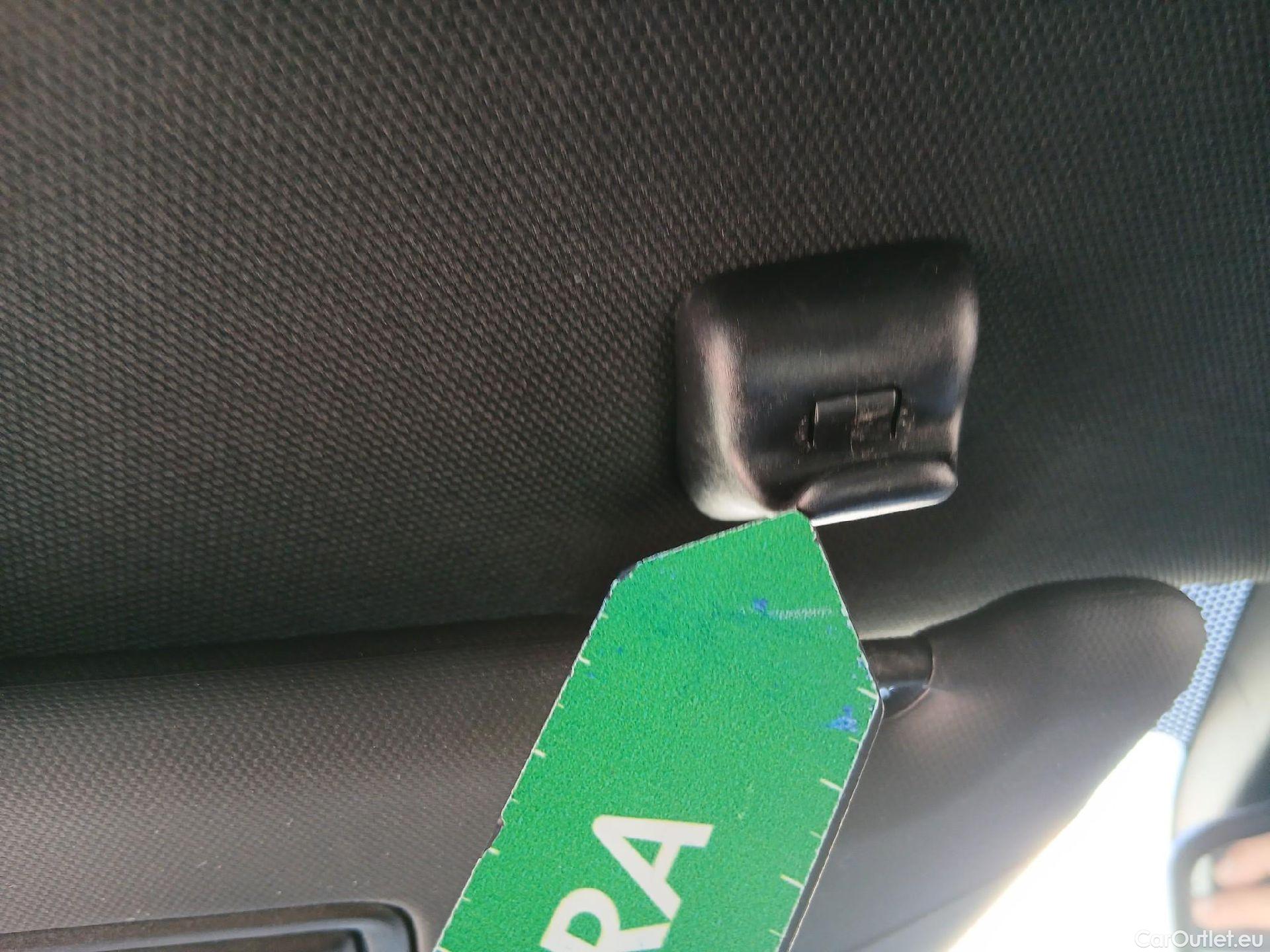  Ford  Focus FORD  / 2018 / 5P / berlina con portón 1.0 Ecoboost MHEV 92kW ST-Line #2