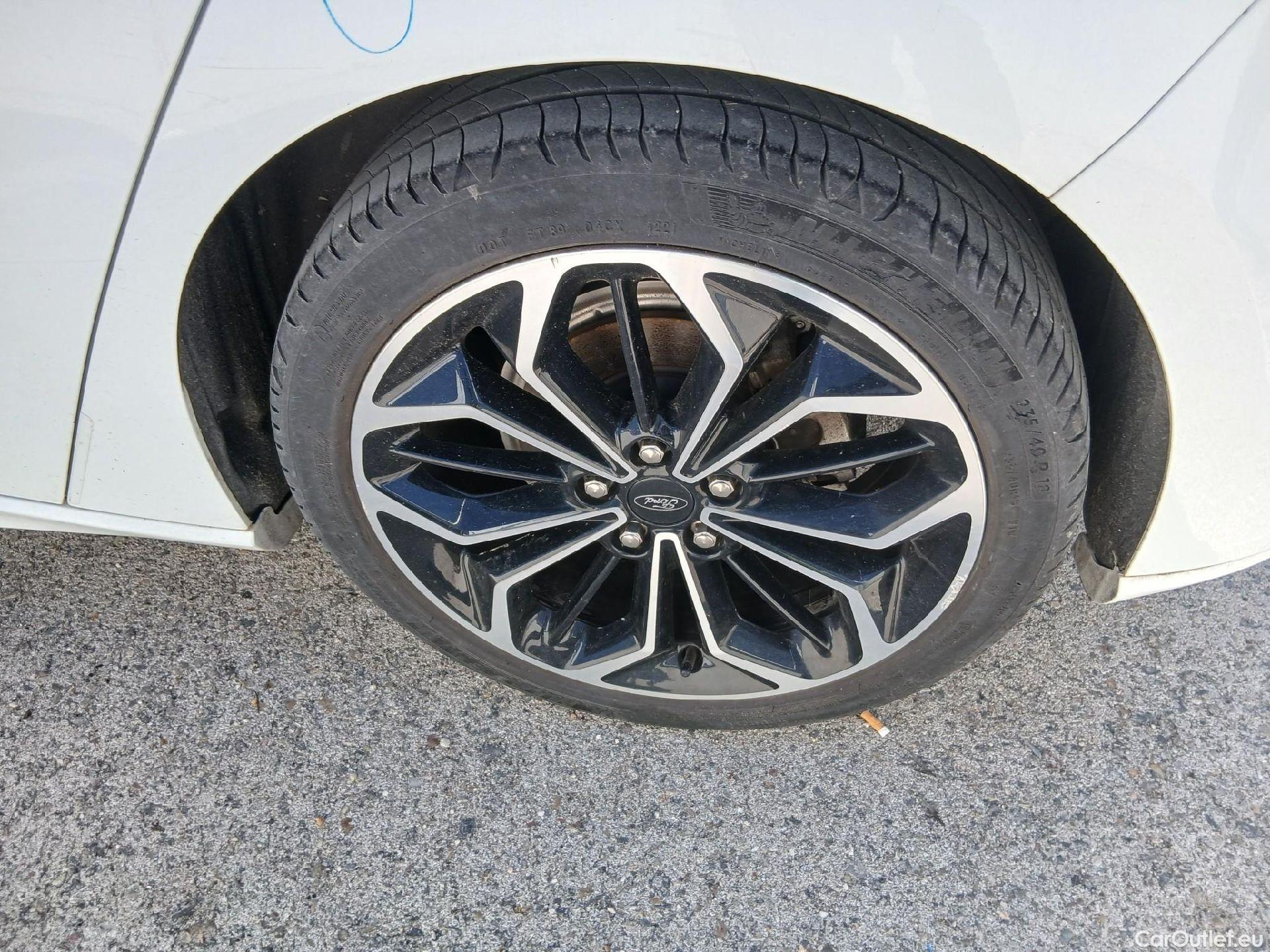  Ford  Focus FORD  / 2018 / 5P / berlina con portón 1.0 Ecoboost MHEV 92kW ST-Line #21