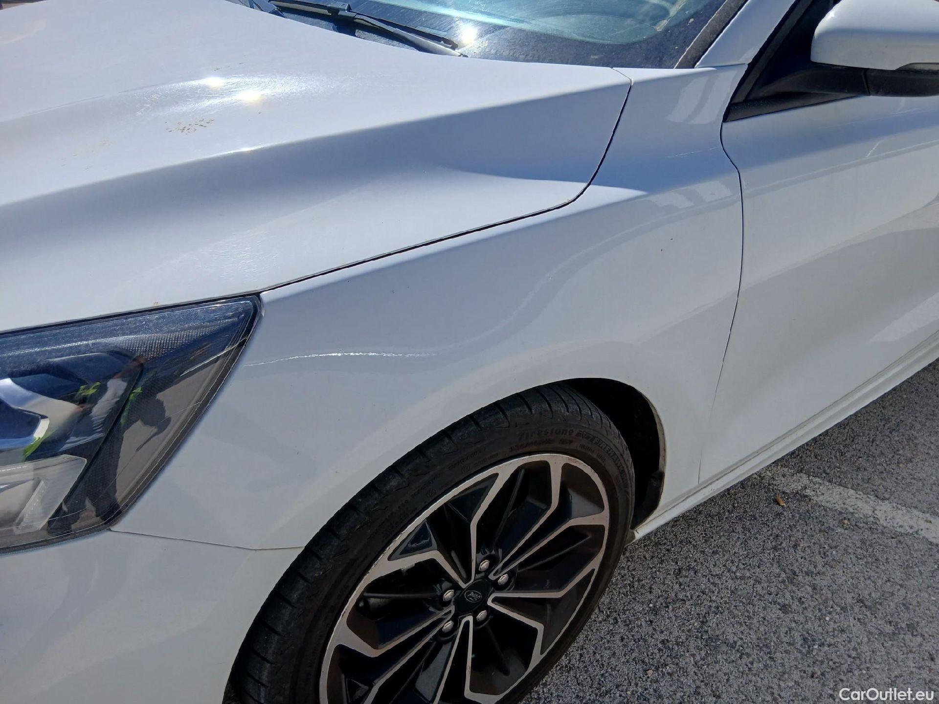  Ford  Focus FORD  / 2018 / 5P / berlina con portón 1.0 Ecoboost MHEV 92kW ST-Line #14