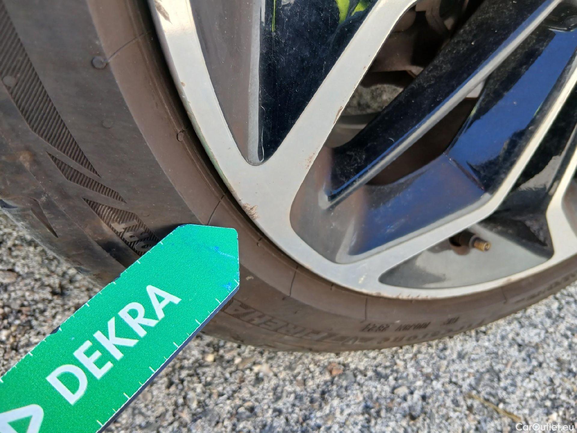  Ford  Focus FORD  / 2018 / 5P / berlina con portón 1.0 Ecoboost MHEV 92kW ST-Line #12