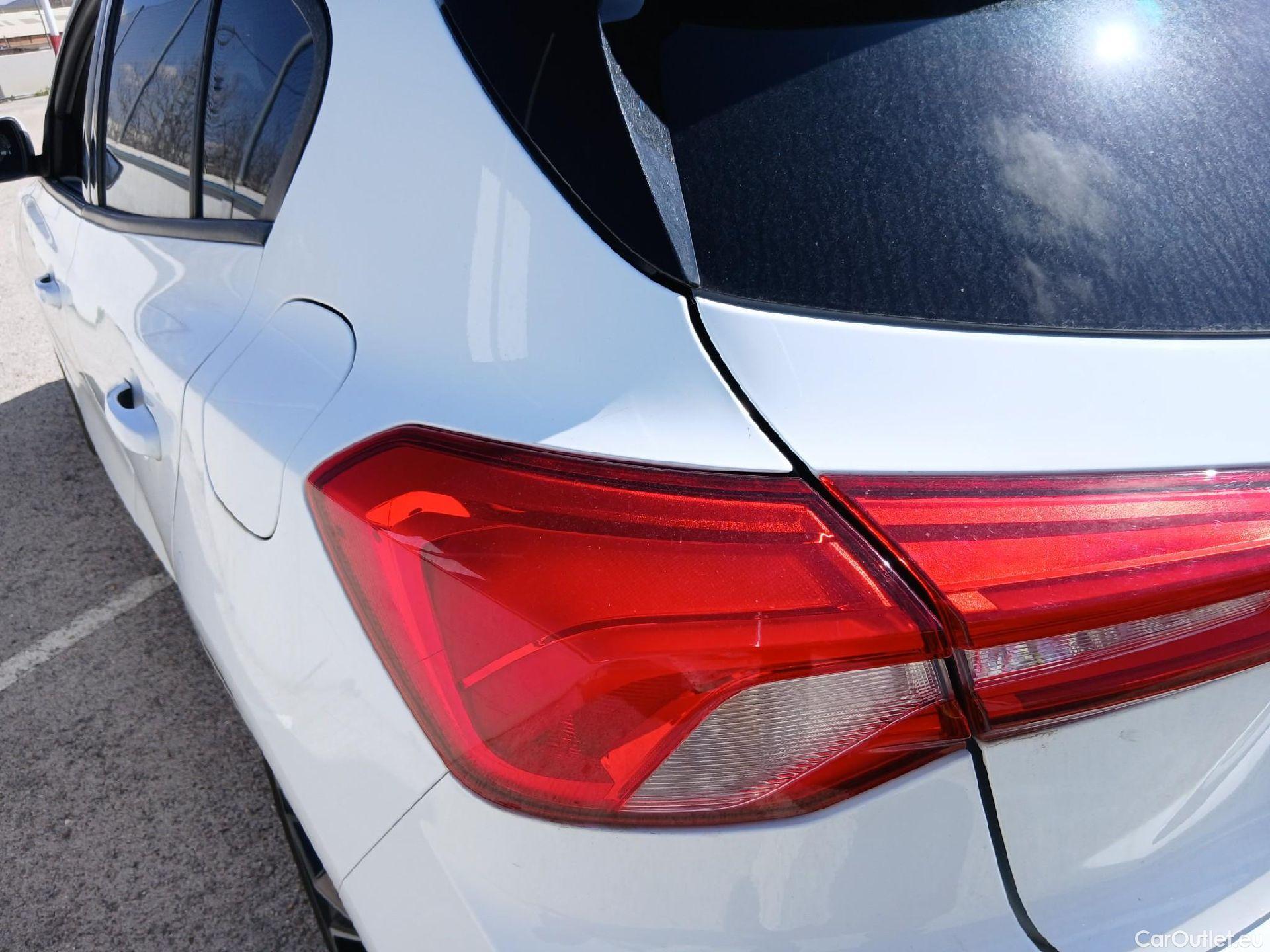  Ford  Focus FORD  / 2018 / 5P / berlina con portón 1.0 Ecoboost MHEV 92kW ST-Line #32