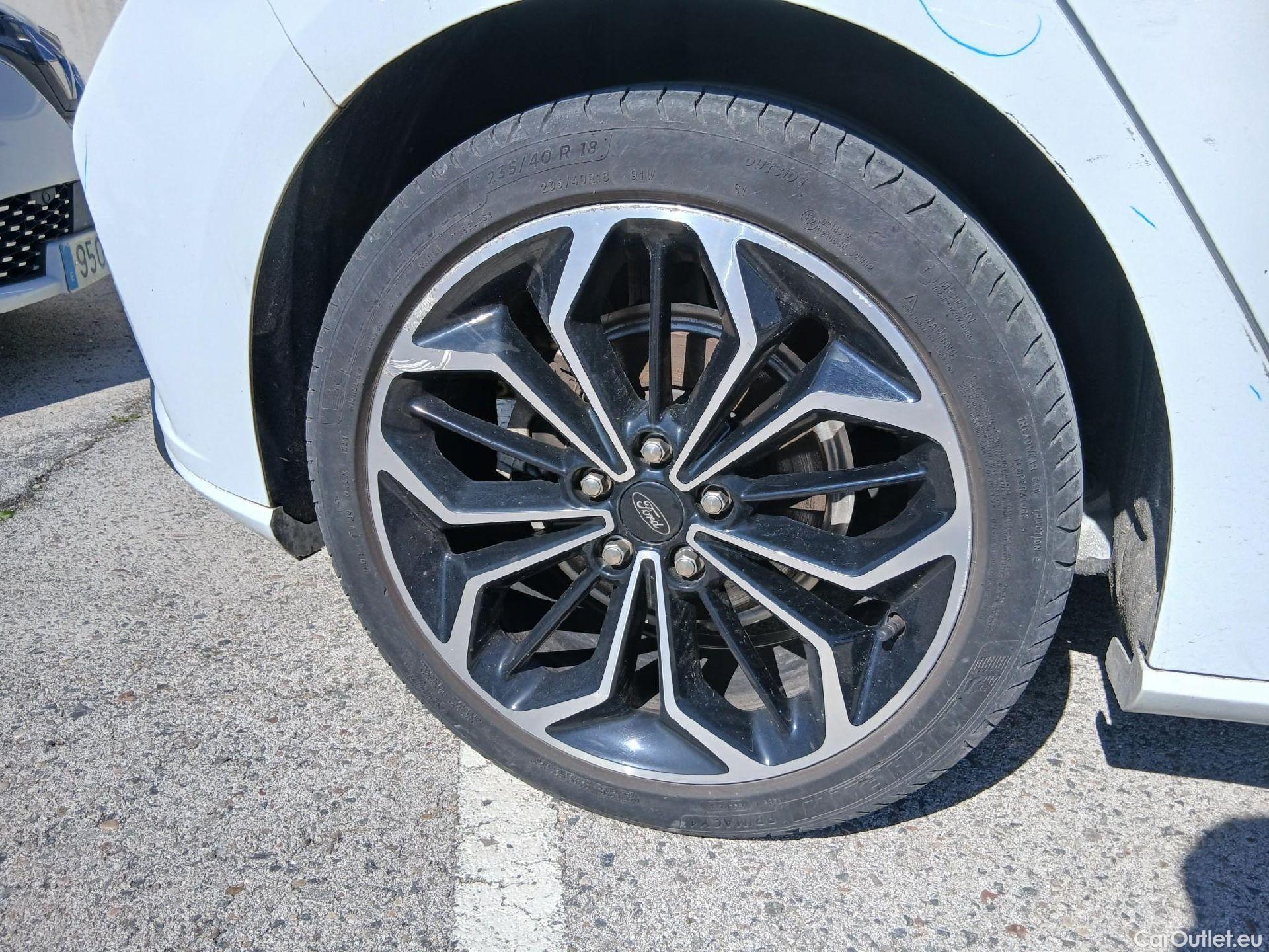  Ford  Focus FORD  / 2018 / 5P / berlina con portón 1.0 Ecoboost MHEV 92kW ST-Line #41