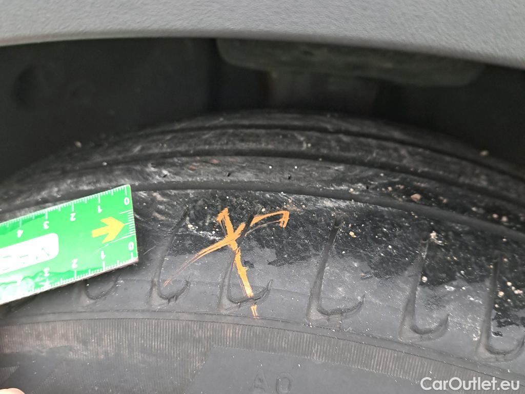  Peugeot  5008 PEUGEOT  / 2020 / 5P / todoterreno 1.5 BlueHDi 96kW S&S Allure Pack EAT8 #12