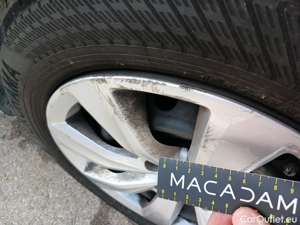  Renault  Clio RENAULT  / 2019 / 5P / berlina con portón Business TCe 74 kW (100CV) GLP #27