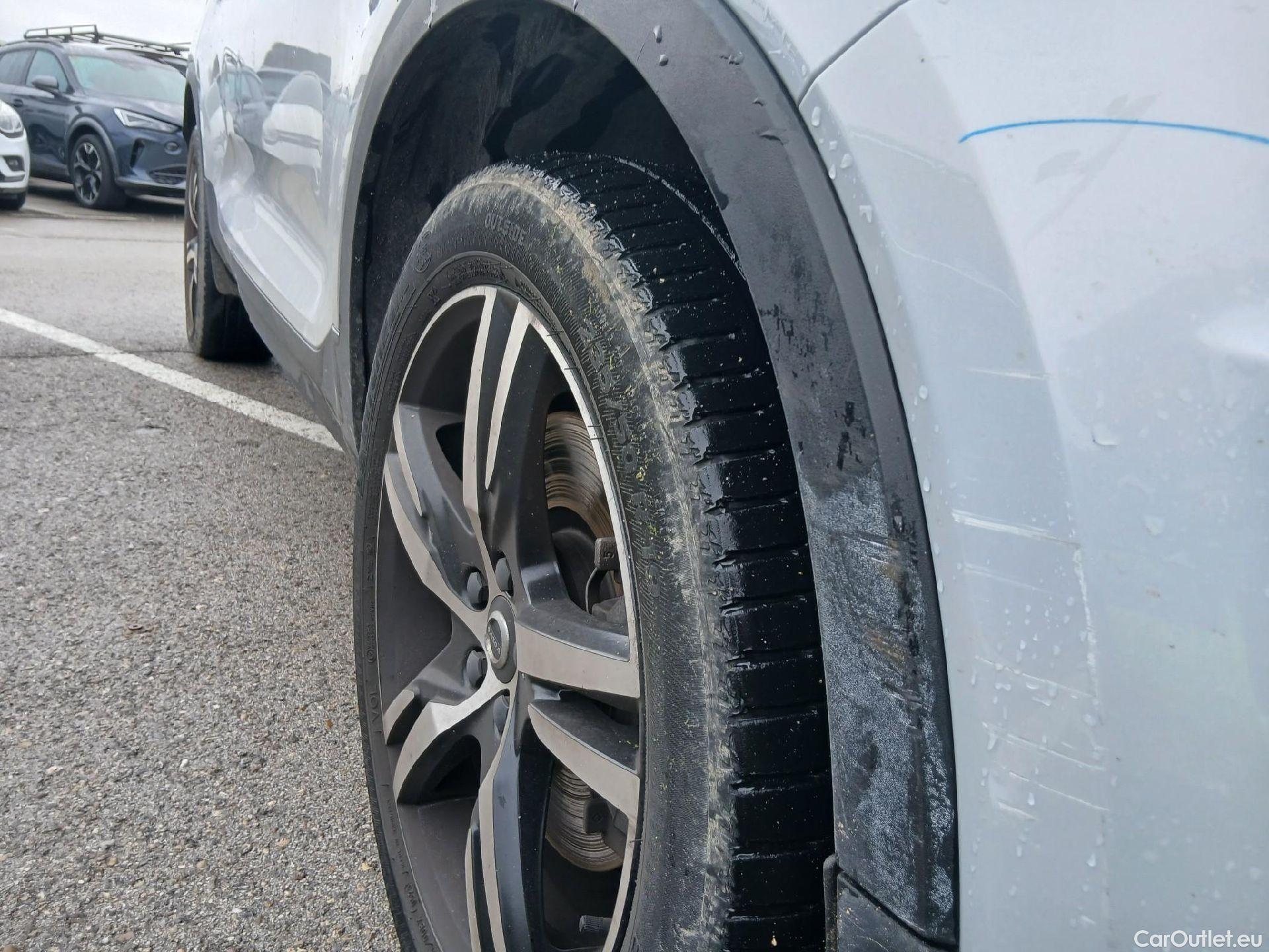  Volvo  XC 40 VOLVO XC40 / 2017 / 5P / todoterreno 1.5 T4 Twin Recharge R-Design Auto #35