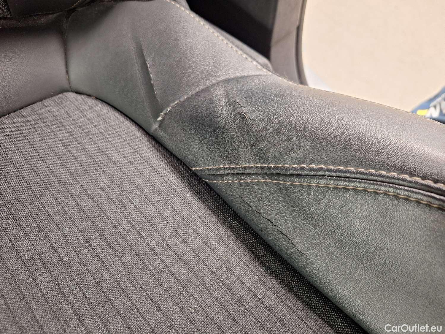  Peugeot  5008 Peugeot,  '16, Peugeot  1.5 BlueHDi 96kW S&S EAT8 GT Line 5d #21