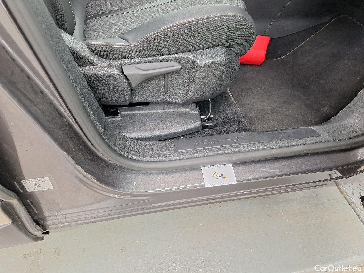  Peugeot  5008 Peugeot,  '16, Peugeot  1.5 BlueHDi 96kW S&S EAT8 GT Line 5d #3