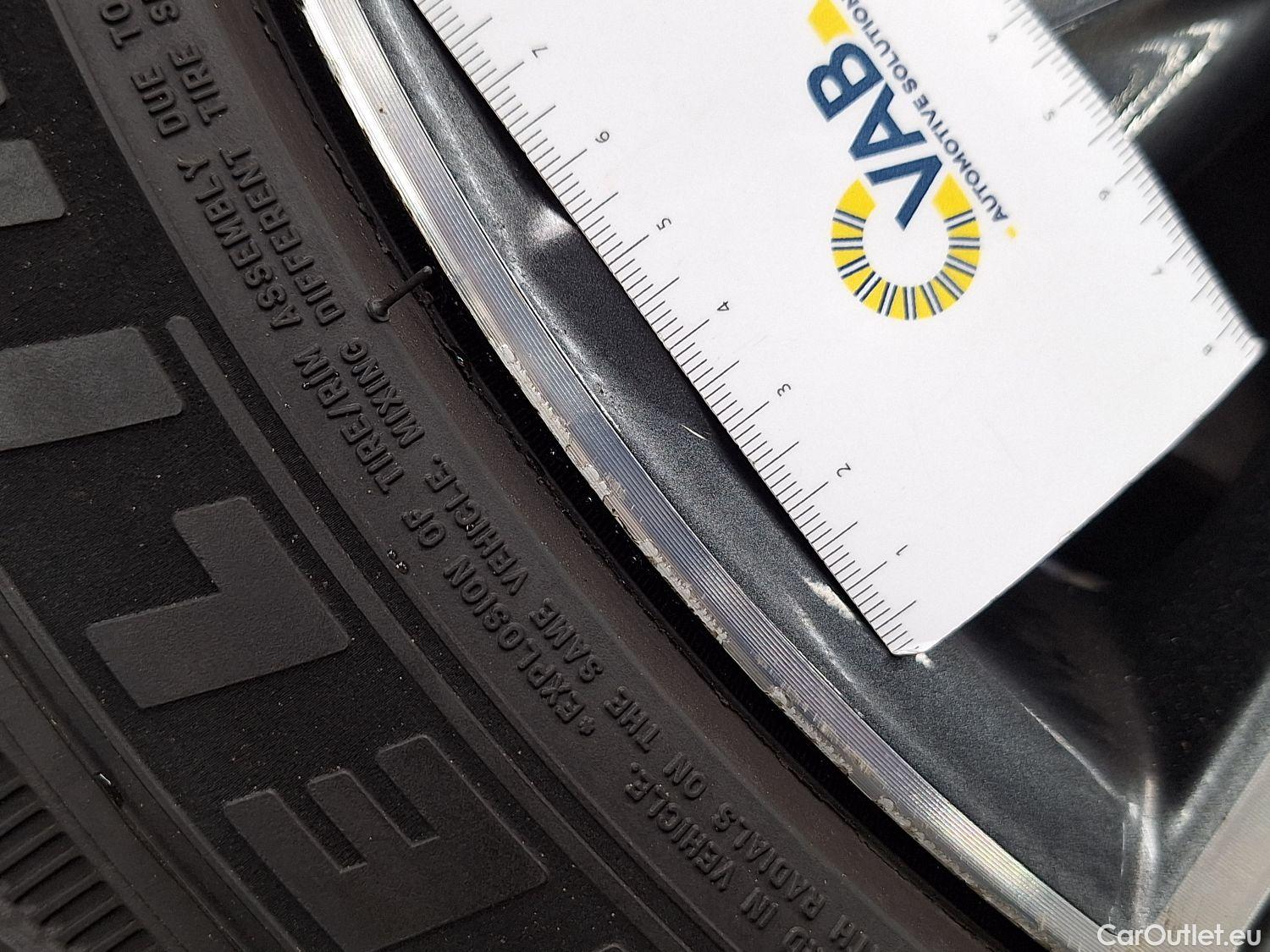  Toyota  Camry Toyota,  '19, Toyota  2.5 Hybrid  Plus E-CVT 4d #24