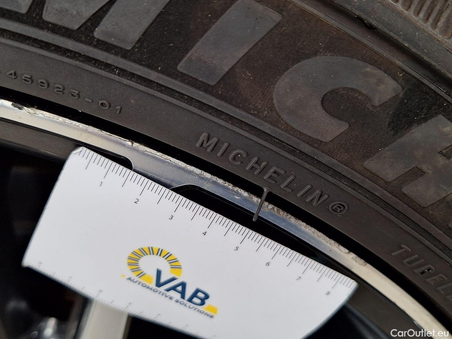  Toyota  Camry Toyota,  '19, Toyota  2.5 Hybrid  Plus E-CVT 4d #7