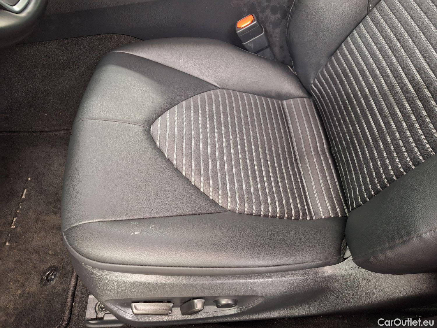  Toyota  Camry Toyota,  '19, Toyota  2.5 Hybrid  Plus E-CVT 4d #10