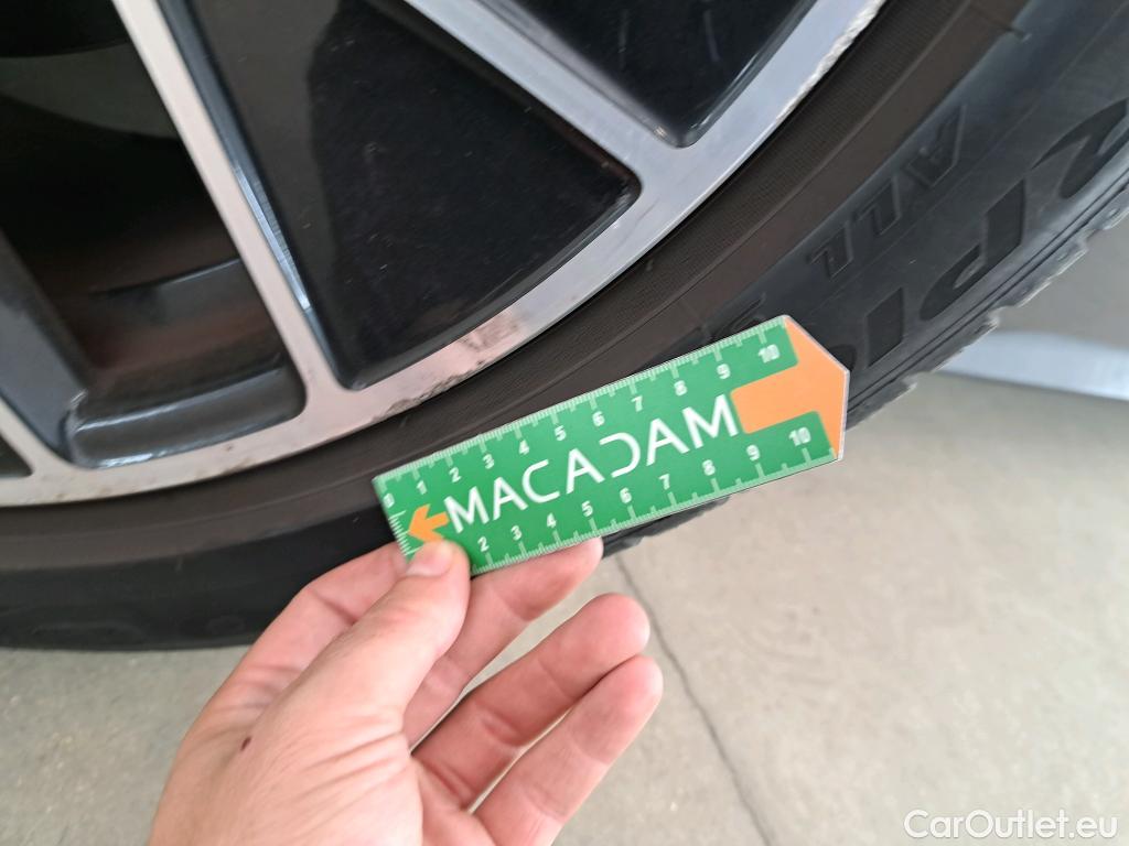  Porsche  Taycan  93kWh BVA #51