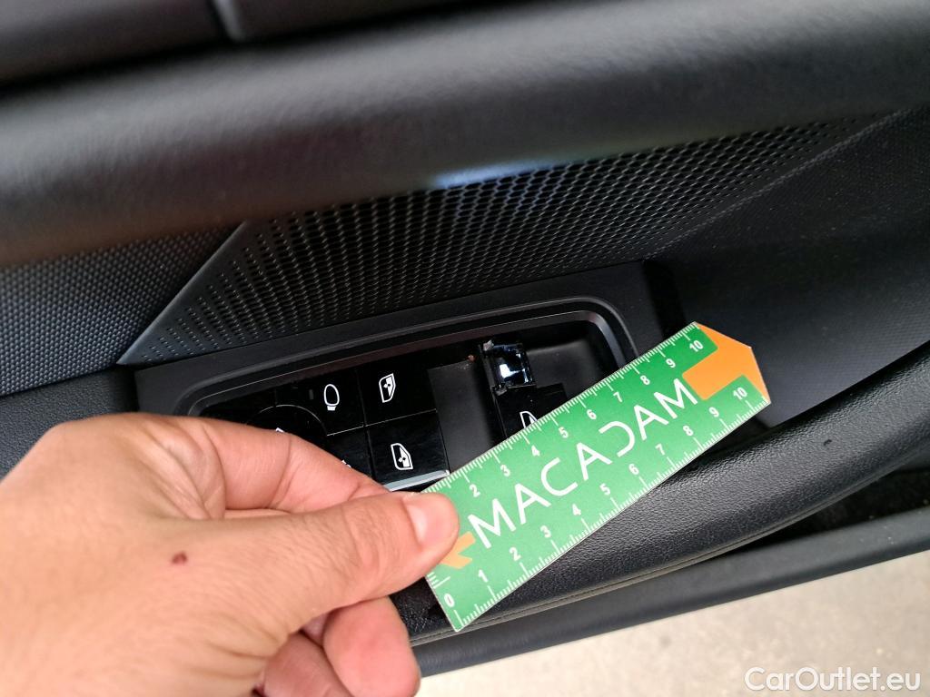  Porsche  Taycan  93kWh BVA #71