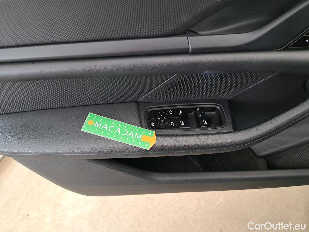  Porsche  Taycan  93kWh BVA #70