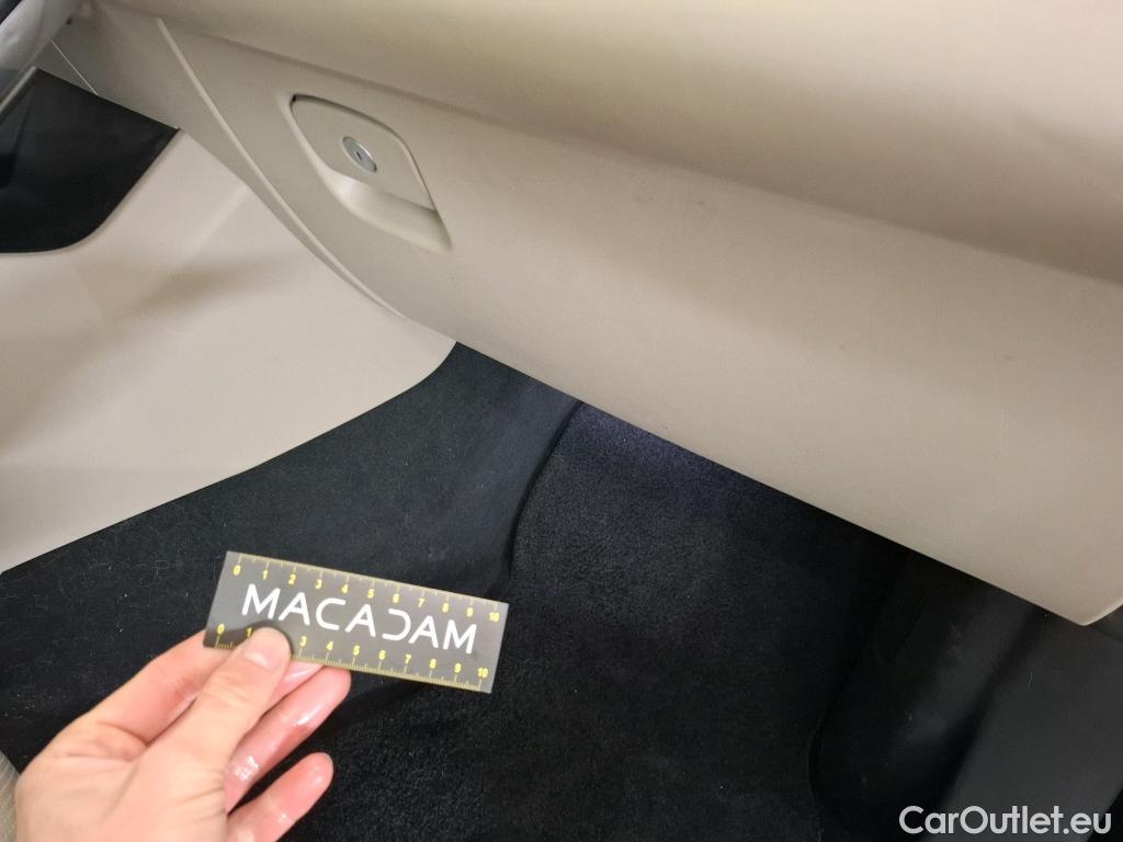  Land Rover  Range Rover LAND ROVER  Velar / 2017 / 5P / SUV 2.0 P400e PHEV BVA R-Dynamic SE #40