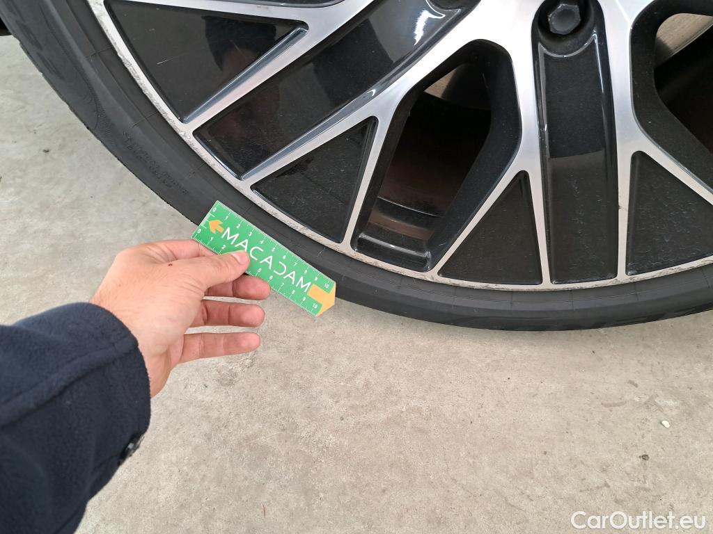  Porsche  Taycan  93kWh BVA #60