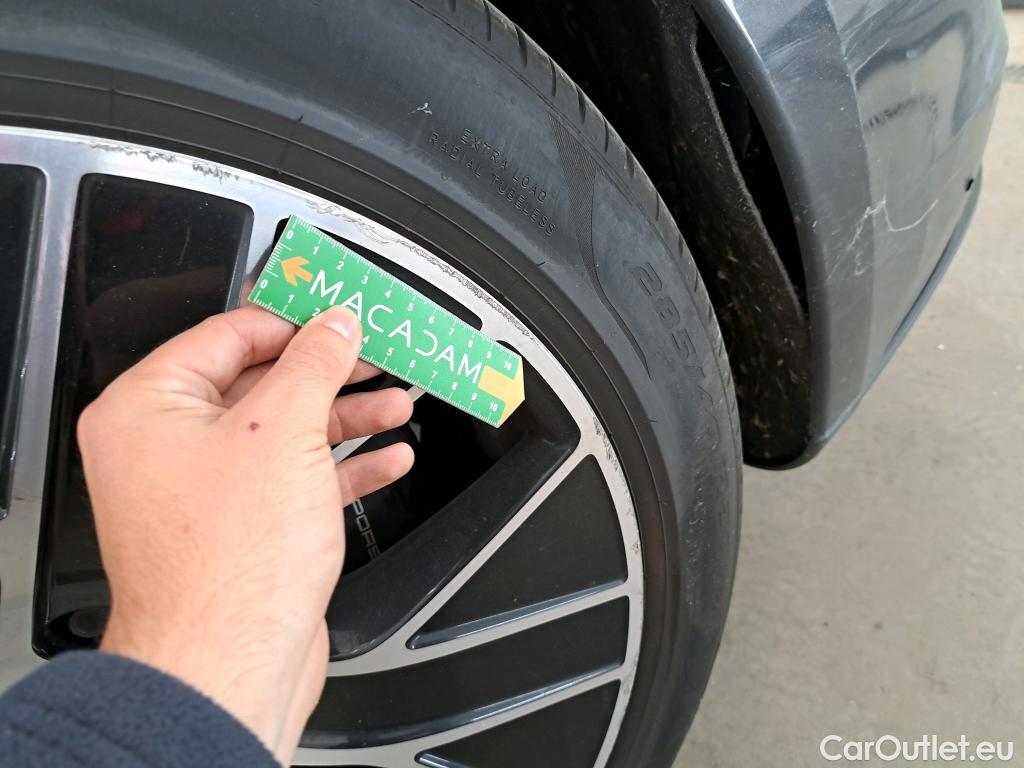  Porsche  Taycan  93kWh BVA #55