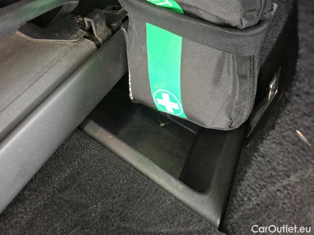  Volvo  XC90 VOLVO  / 2019 / 5P / SUV Recharge T8 AWD GT 8 Inscription #18