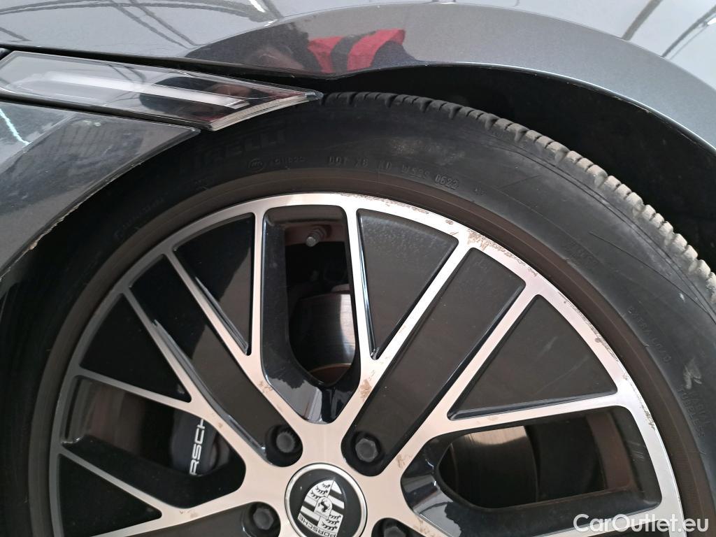  Porsche  Taycan  93kWh BVA #68