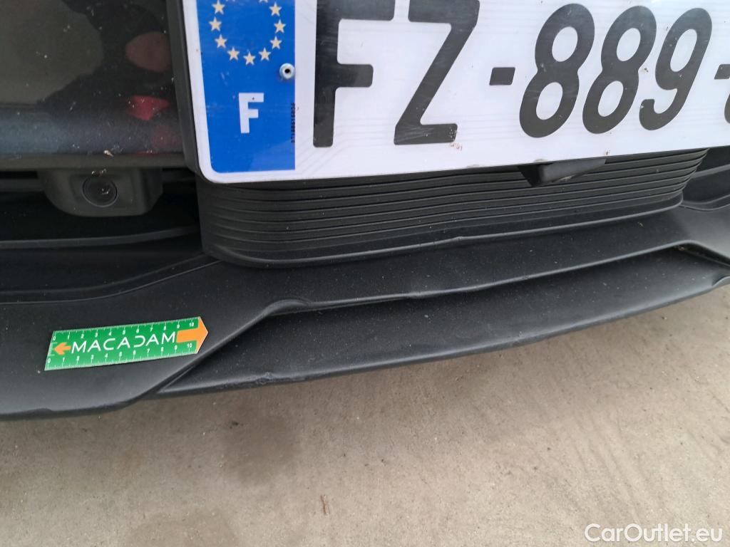  Porsche  Taycan  93kWh BVA #76