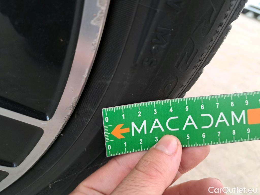  Porsche  Taycan  93kWh BVA #27