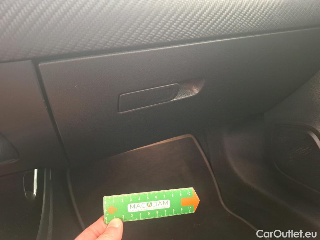  Mercedes  A-Klasse MERCEDES-BENZ Classe A Compact  2018  5P  Berline A 250 e Business Line 8GDCT #49