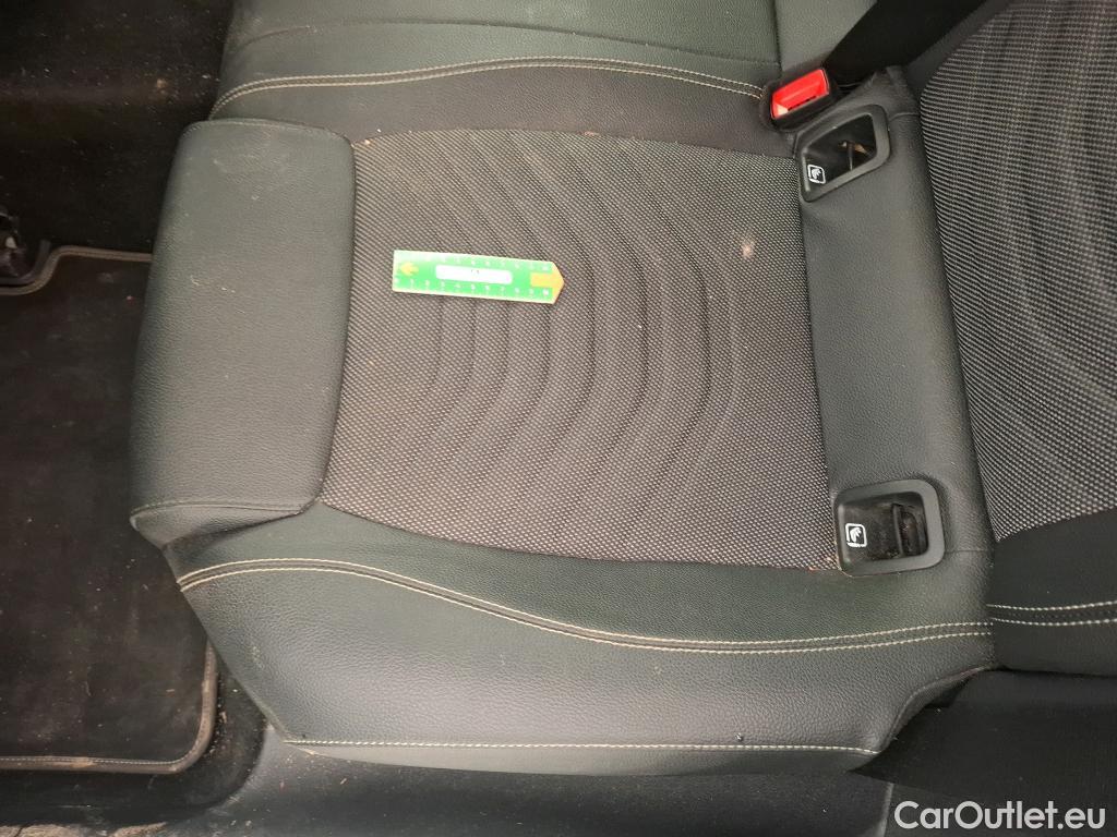  Mercedes  A-Klasse MERCEDES-BENZ Classe A Compact  2018  5P  Berline A 250 e Business Line 8GDCT #63