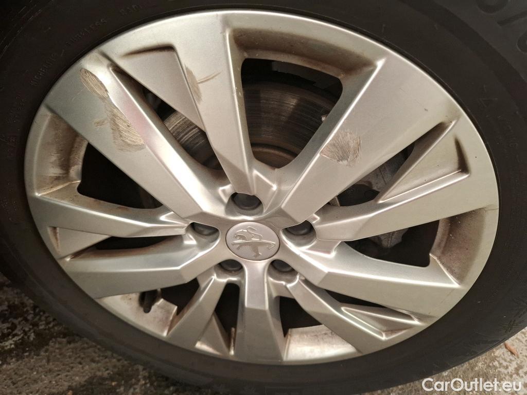  Peugeot  5008  Style 1.5 HDi 130CV BVA8 7 Sieges E6d #6