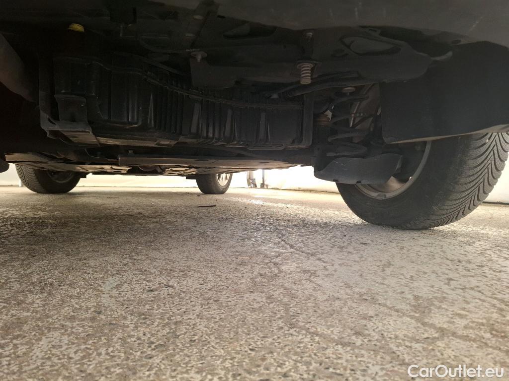  Peugeot  5008  Style 1.5 HDi 130CV BVA8 7 Sieges E6d #3