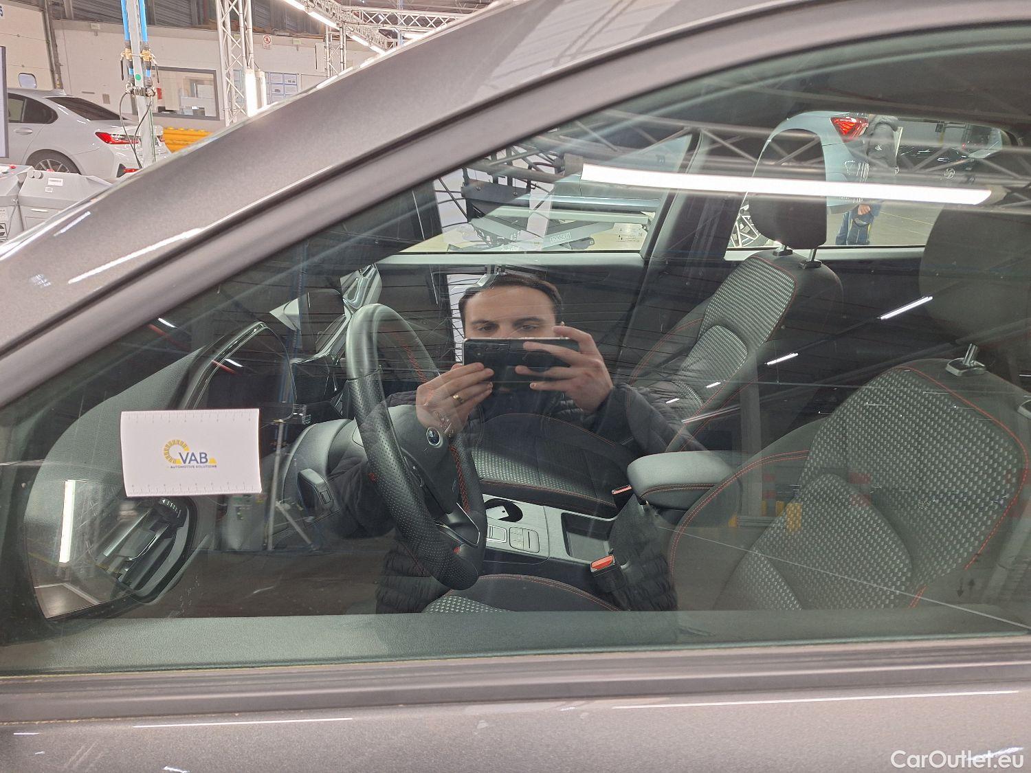  Ford  Kuga Ford,  '19 PHEV, Ford  2.5i PHEV Aut. 165kW ST-Line 5d #8