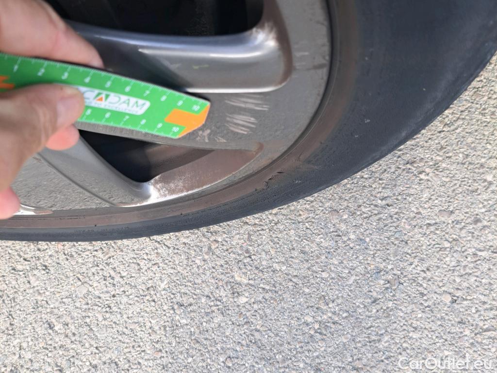  Bmw  Serie 1 BMW  / 2019 / 5P / berlina con portón 116d #14