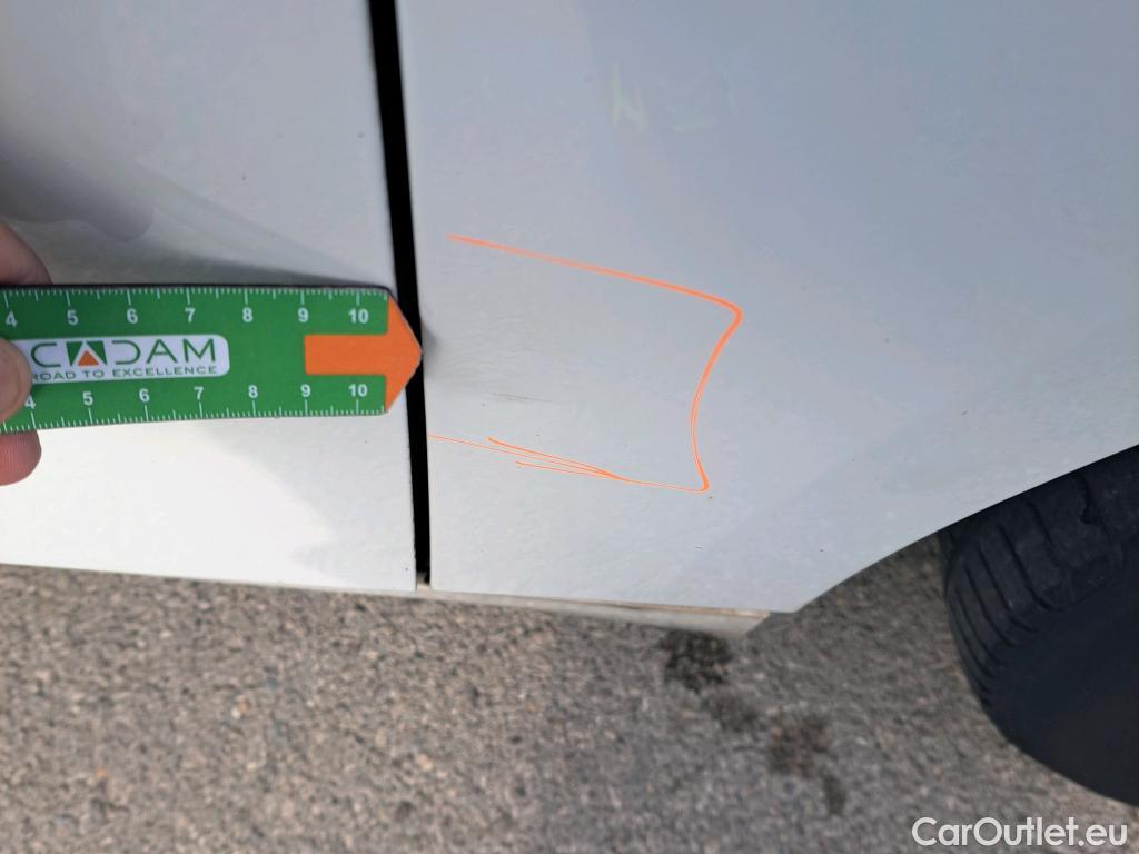  Bmw  Serie 1 BMW  / 2019 / 5P / berlina con portón 116d #12