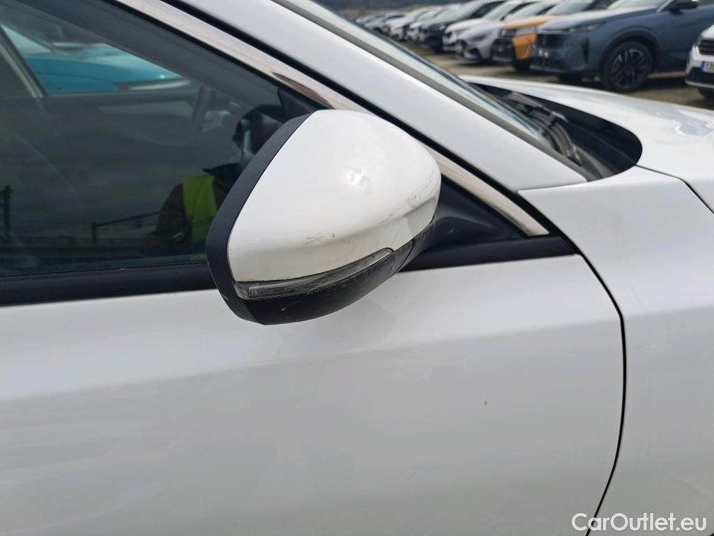  Ford  Focus FORD  / 2018 / 5P / berlina con portón 1.0 Ecoboost 92kW Trend Edition #34