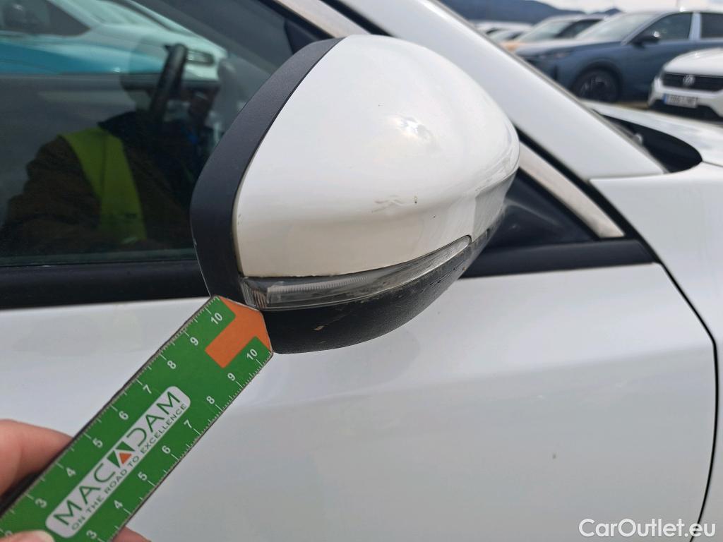  Ford  Focus FORD  / 2018 / 5P / berlina con portón 1.0 Ecoboost 92kW Trend Edition #35