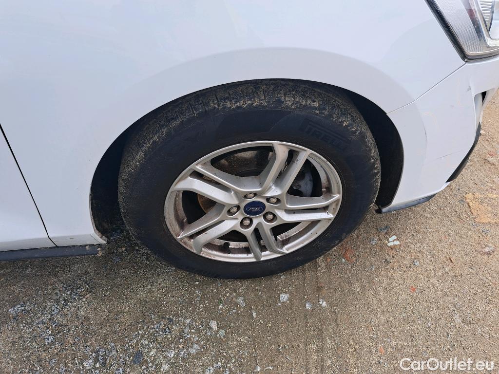  Ford  Focus FORD  / 2018 / 5P / berlina con portón 1.0 Ecoboost 92kW Trend Edition #36