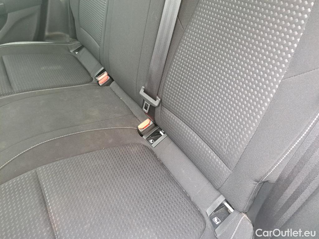  Ford  Focus FORD  / 2018 / 5P / berlina con portón 1.0 Ecoboost 92kW Trend Edition #24