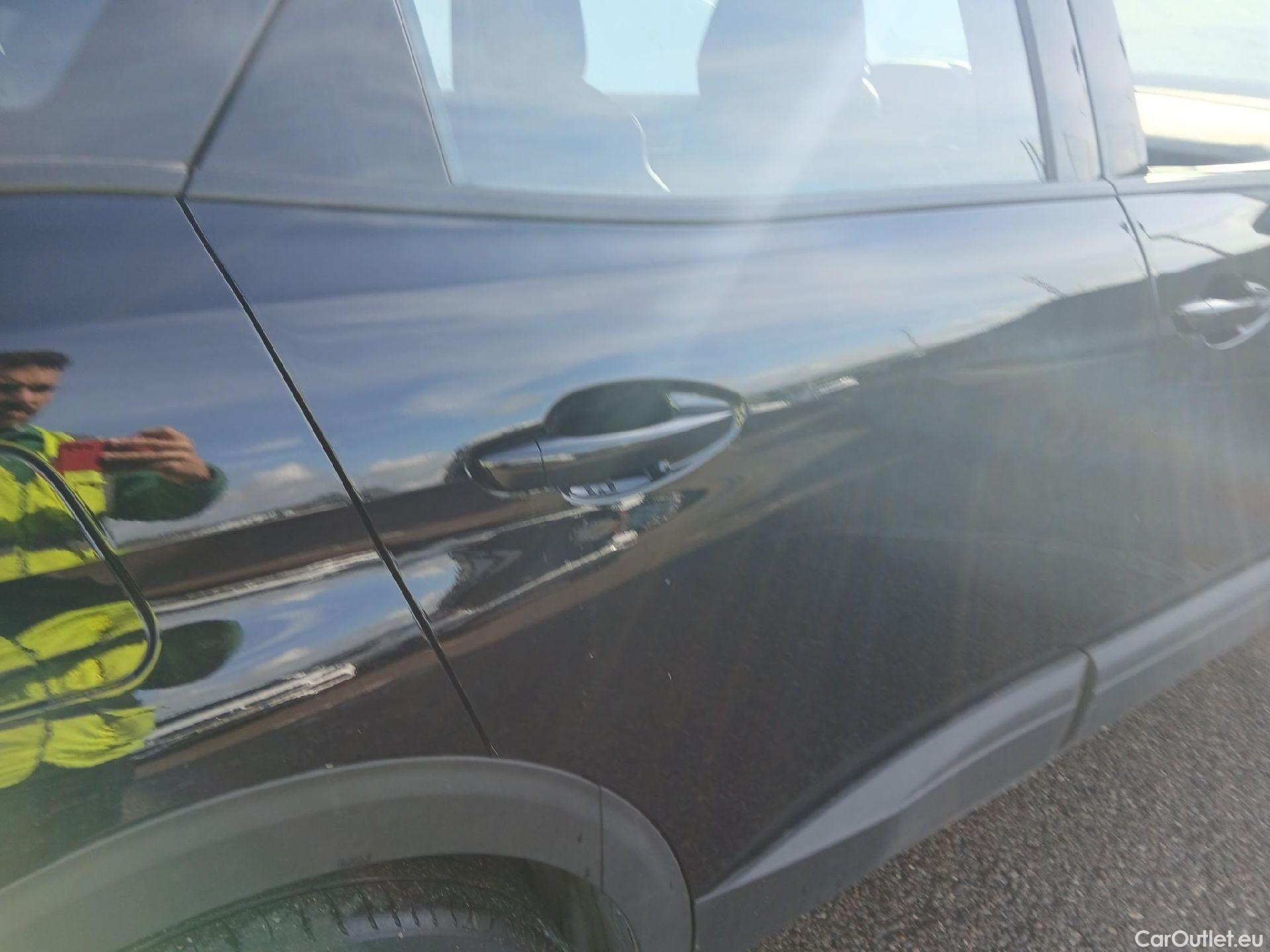  Peugeot  3008 PEUGEOT  / 2020 / 5P / todoterreno 1.5 BlueHDi 96kW Active Pack EAT8 #16