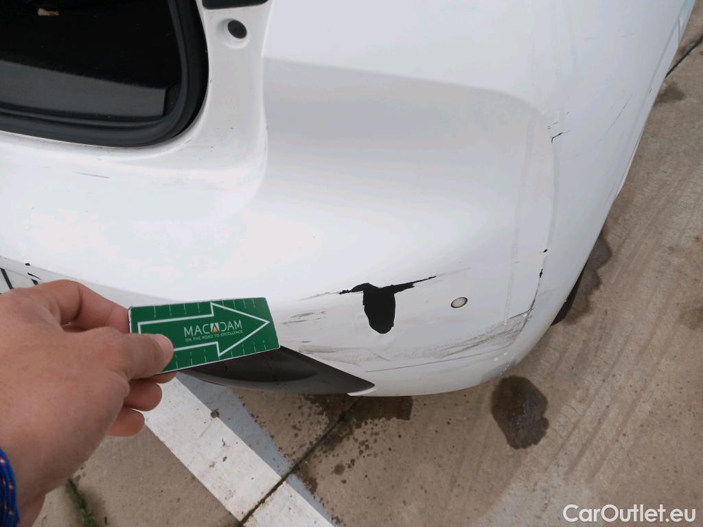  Peugeot  208 PEUGEOT  / 2019 / 5P / berlina con portón BlueHDi 73kW (100CV) Business Line #23