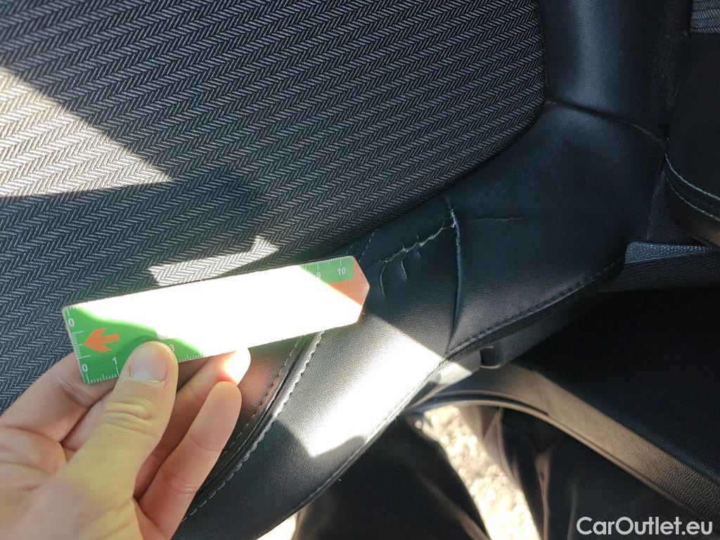  Peugeot  5008 PEUGEOT  / 2020 / 5P / todoterreno 1.5 BlueHDi 96kW S&S Allure Pack EAT8 #9