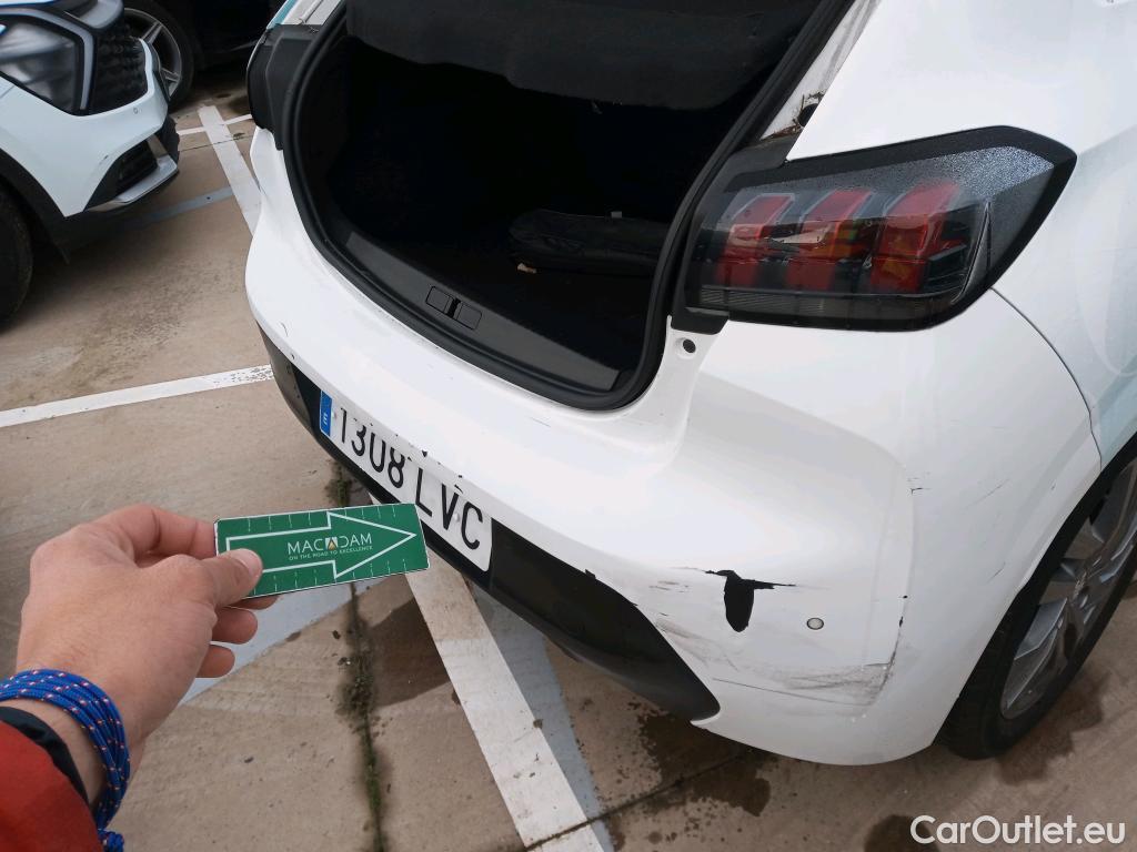  Peugeot  208 PEUGEOT  / 2019 / 5P / berlina con portón BlueHDi 73kW (100CV) Business Line #24