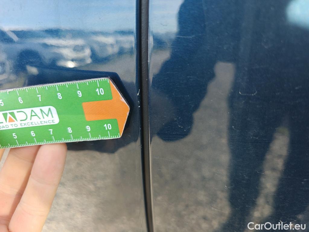  Peugeot  5008 PEUGEOT  / 2020 / 5P / todoterreno 1.5 BlueHDi 96kW S&S Allure Pack EAT8 #17