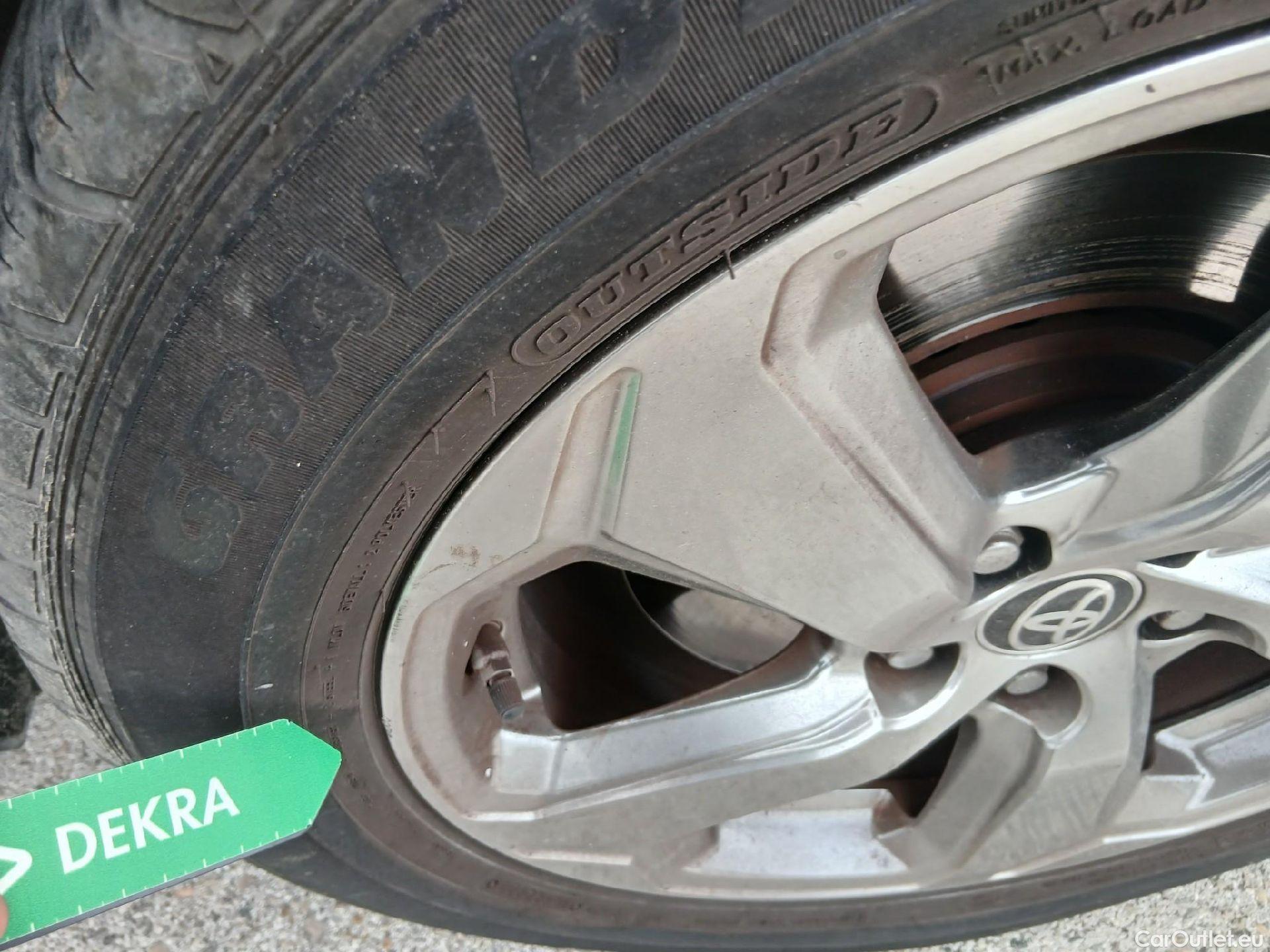  Toyota  RAV4 TOYOTA  / 2018 / 5P / todoterreno 2.5l 220H Advance #4