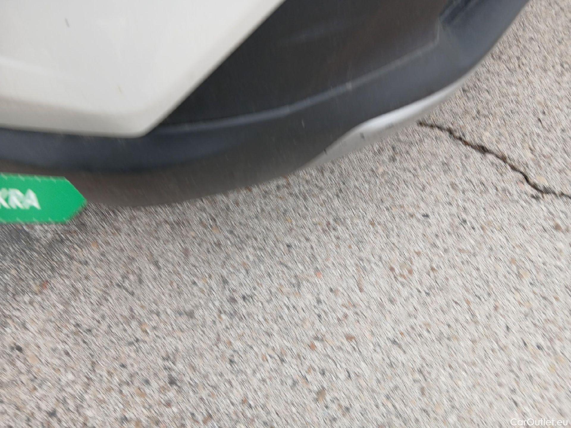  Toyota  RAV4 TOYOTA  / 2018 / 5P / todoterreno 2.5l 220H Advance #8