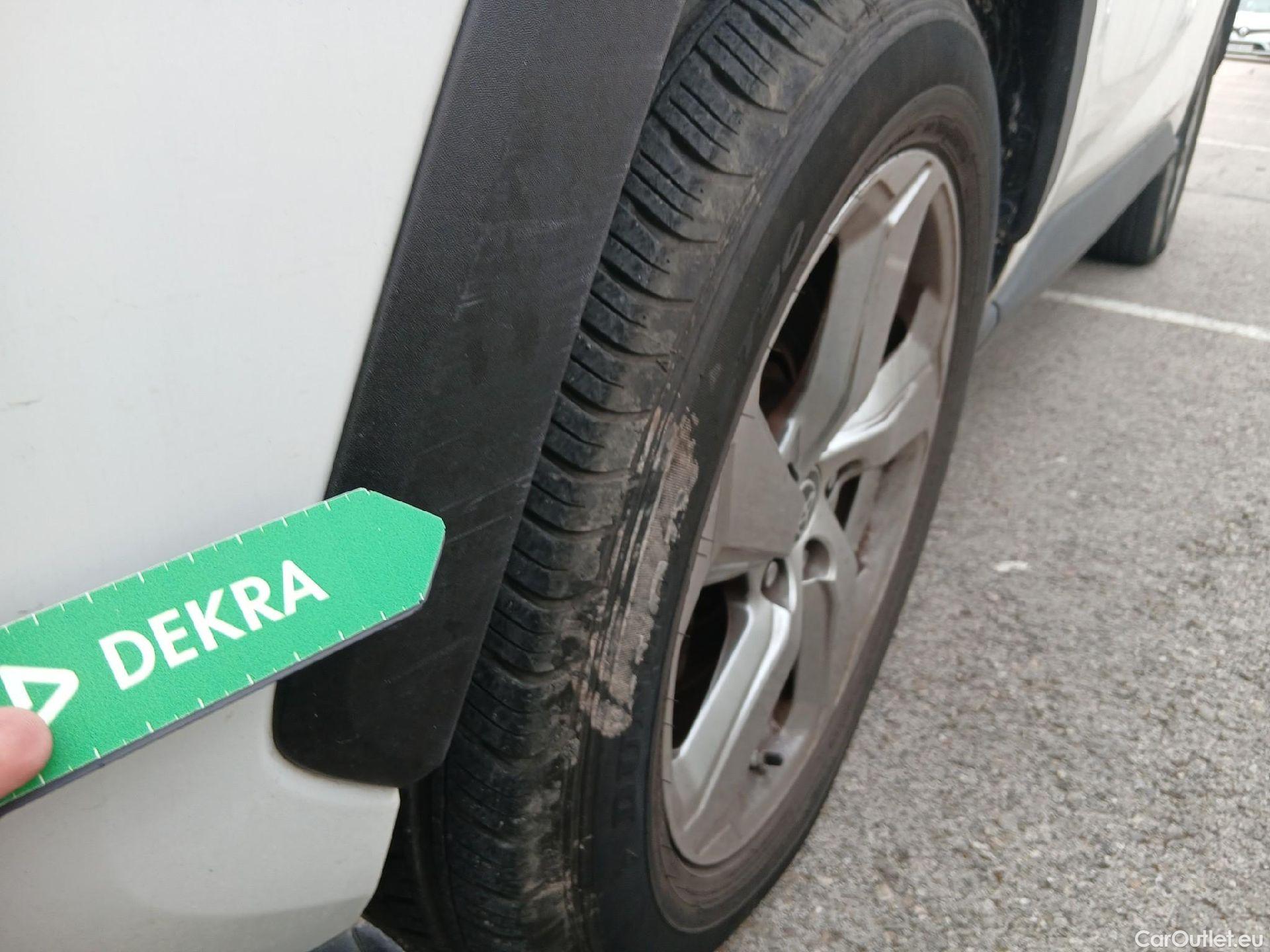  Toyota  RAV4 TOYOTA  / 2018 / 5P / todoterreno 2.5l 220H Advance #12