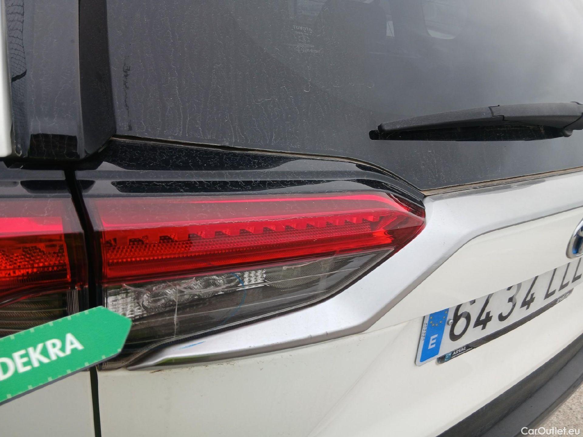  Toyota  RAV4 TOYOTA  / 2018 / 5P / todoterreno 2.5l 220H Advance #23