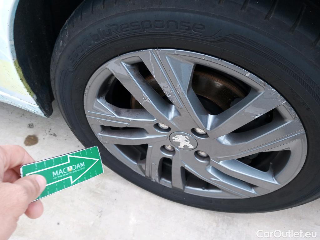  Peugeot  208 PEUGEOT  / 2019 / 5P / berlina con portón BlueHDi 73kW (100CV) Business Line #13