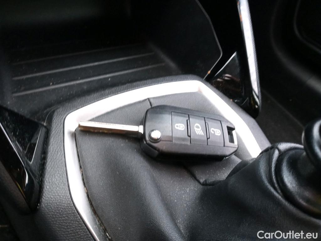  Peugeot  208 PEUGEOT  / 2019 / 5P / berlina con portón BlueHDi 73kW (100CV) Business Line #2