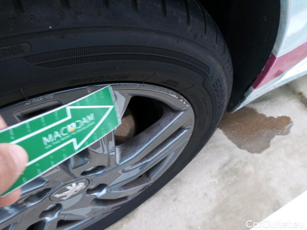  Peugeot  208 PEUGEOT  / 2019 / 5P / berlina con portón BlueHDi 73kW (100CV) Business Line #9