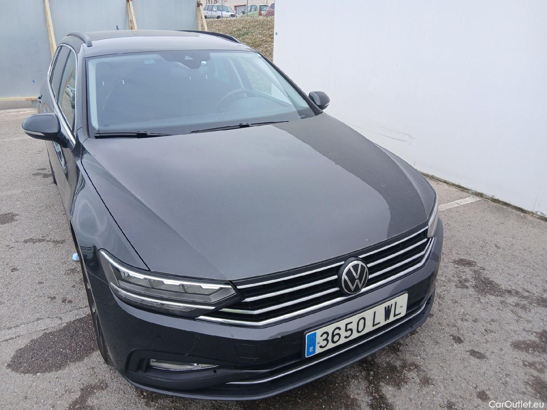  Volkswagen  Passat VOLKSWAGEN  / 2019 / 5P / familiar Variant Executive 2.0 TDI 110kW DSG #2