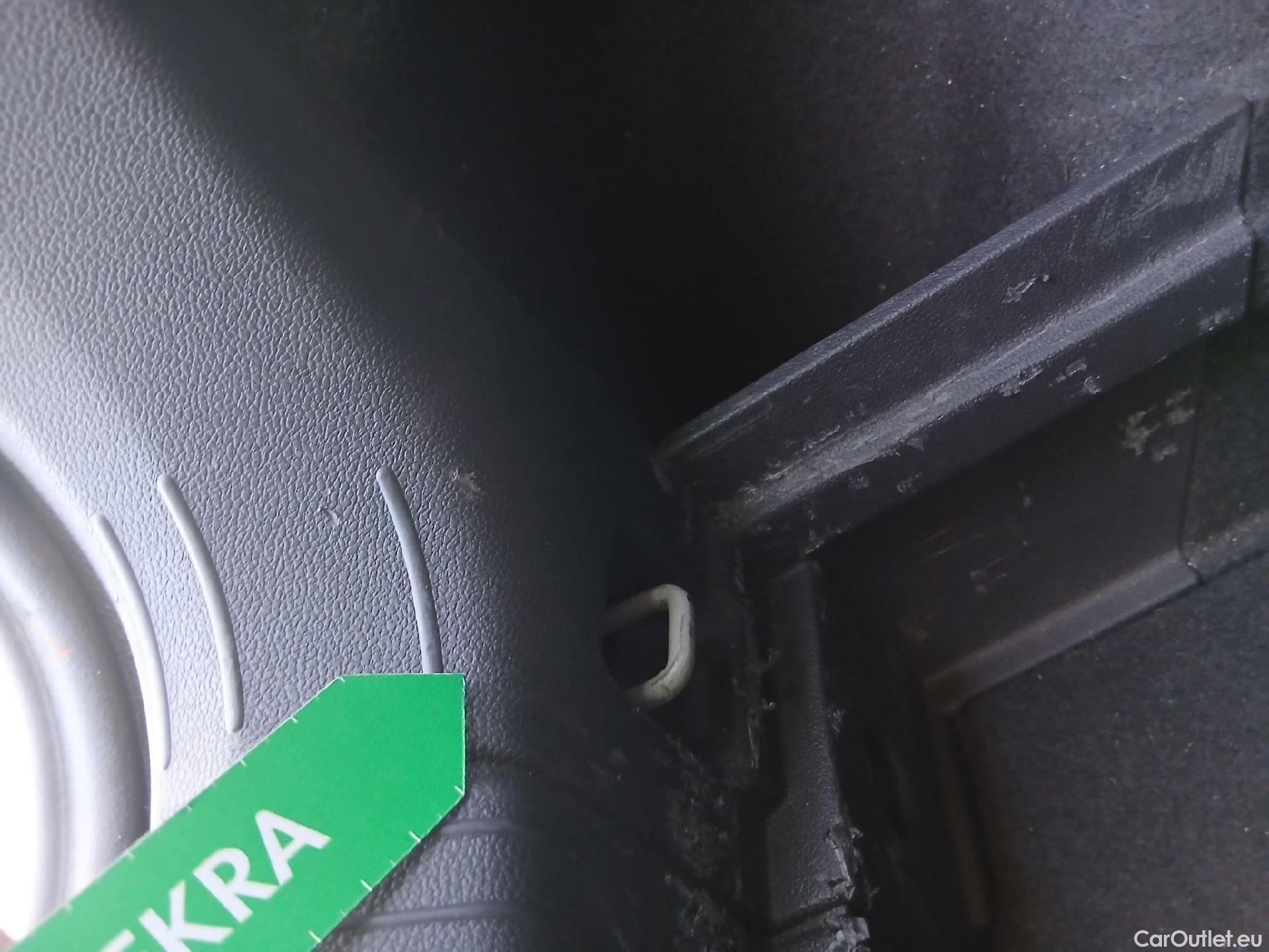  Volkswagen  Polo VOLKSWAGEN  / 2021 / 5P / berlina con portón Life 1.0 TSI 70kW (95CV) #48